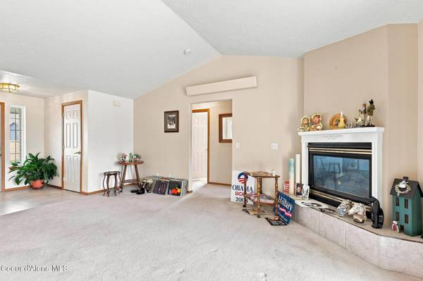 560 E BUNKER AVE, Post Falls, ID 83854