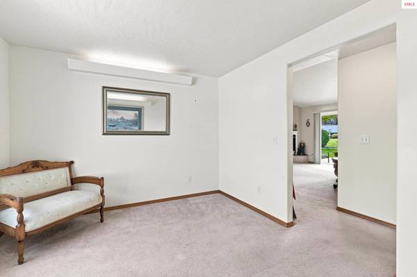 560 E Bunker Ave, Post Falls, ID 83854