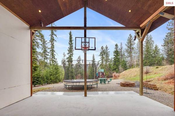 122 Makridge Ln, Kingston, ID 83839