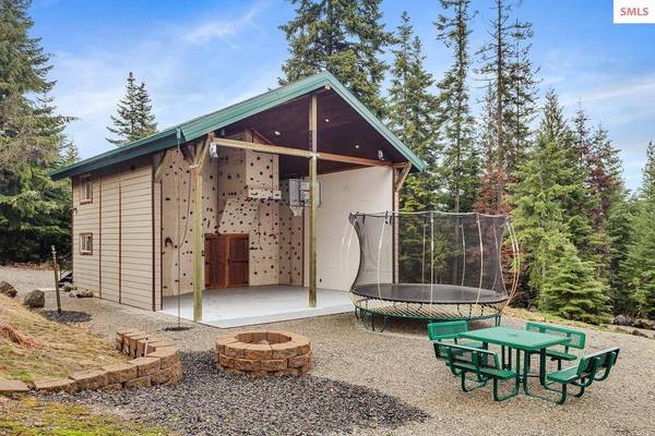 122 Makridge Ln, Kingston, ID 83839