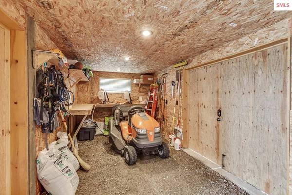 122 Makridge Ln, Kingston, ID 83839