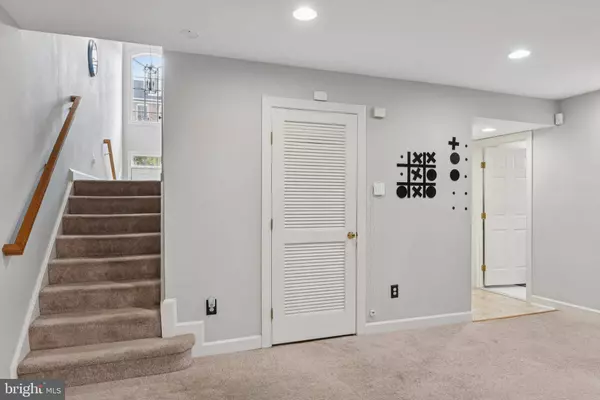 8408 CHAUCER HOUSE CT, Lorton, VA 22079