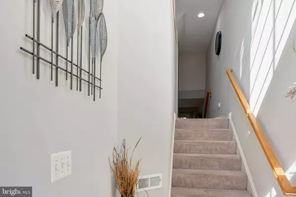 8408 CHAUCER HOUSE CT, Lorton, VA 22079