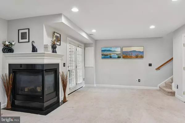 8408 CHAUCER HOUSE CT, Lorton, VA 22079