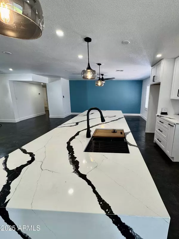 10037 N 42ND Drive, Phoenix, AZ 85051