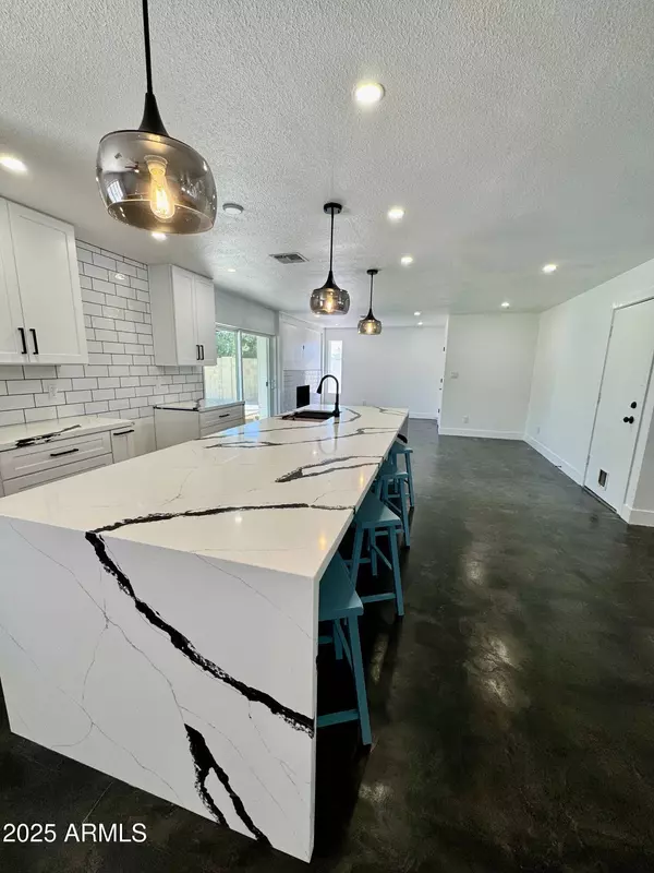 10037 N 42ND Drive, Phoenix, AZ 85051