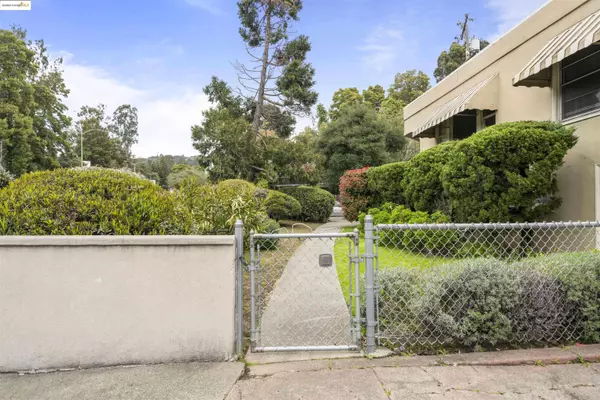 3440 Seminary Ave, Oakland, CA 94605