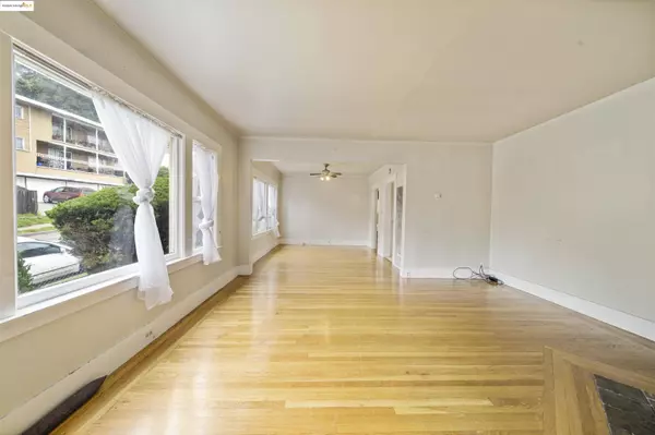 3440 Seminary Ave, Oakland, CA 94605