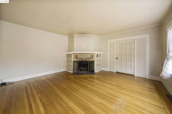 3440 Seminary Ave, Oakland, CA 94605