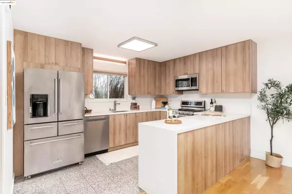 2086 Costa Ct, Pinole, CA 94564