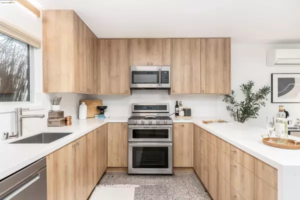 2086 Costa Ct, Pinole, CA 94564