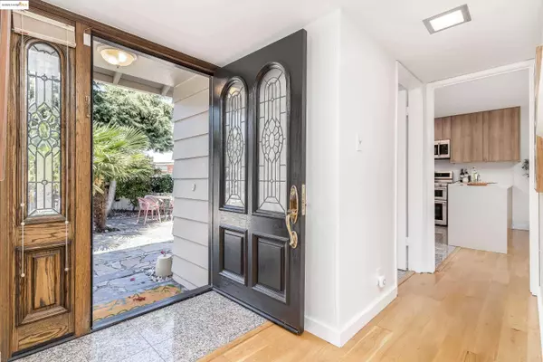 2086 Costa Ct, Pinole, CA 94564