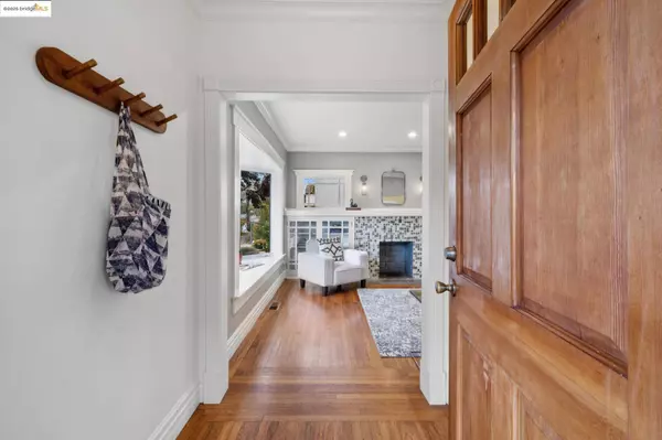 1193 64Th St, Oakland, CA 94608