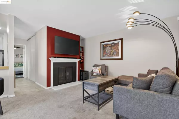 385 Camelback Rd #27, Pleasant Hill, CA 94523