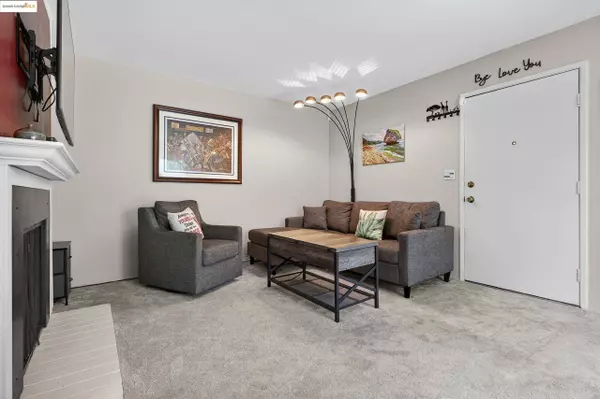 385 Camelback Rd #27, Pleasant Hill, CA 94523