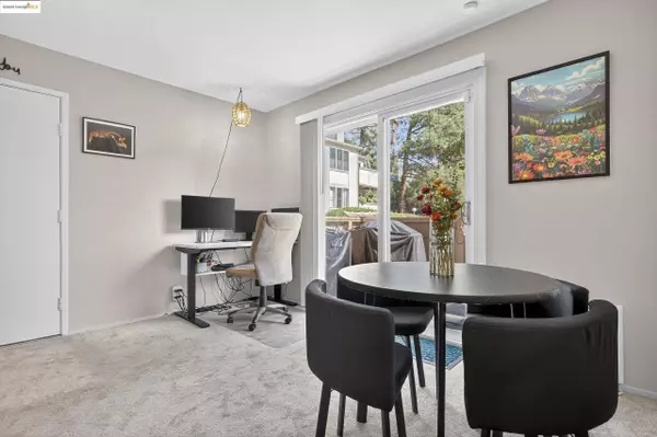 385 Camelback Rd #27, Pleasant Hill, CA 94523