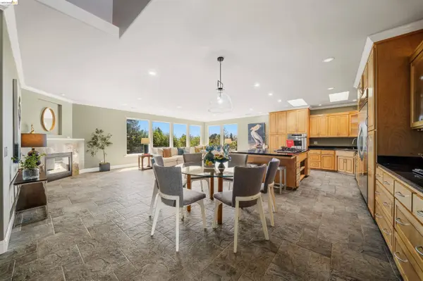 2008 Rosemary Ct., Martinez, CA 94553
