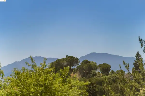 2008 Rosemary Ct., Martinez, CA 94553