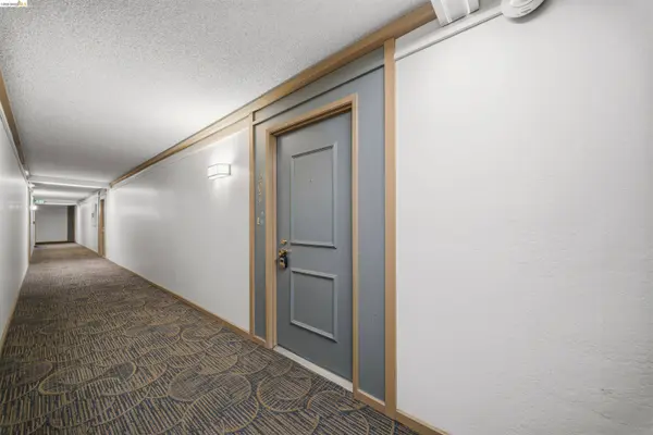 420 N Civic Dr #207, Walnut Creek, CA 94596