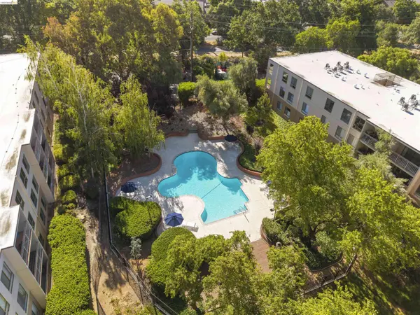 420 N Civic Dr #207, Walnut Creek, CA 94596