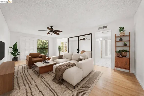 420 N Civic Dr #207, Walnut Creek, CA 94596