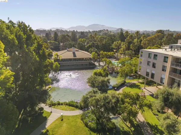 420 N Civic Dr #207, Walnut Creek, CA 94596