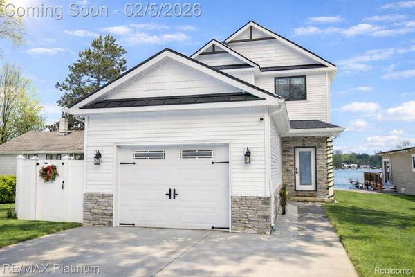 5612 Bullard RD, Fenton, MI 48430