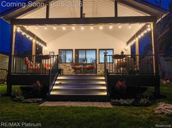 5612 Bullard RD, Fenton, MI 48430