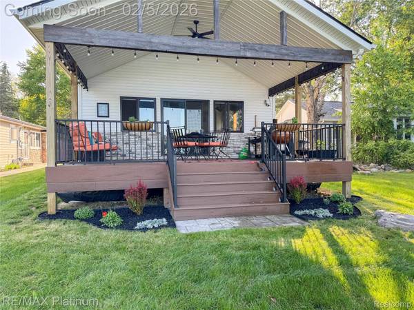 5612 Bullard RD, Fenton, MI 48430