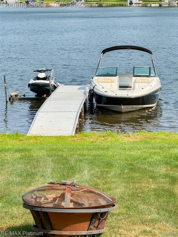 5612 Bullard RD, Fenton, MI 48430