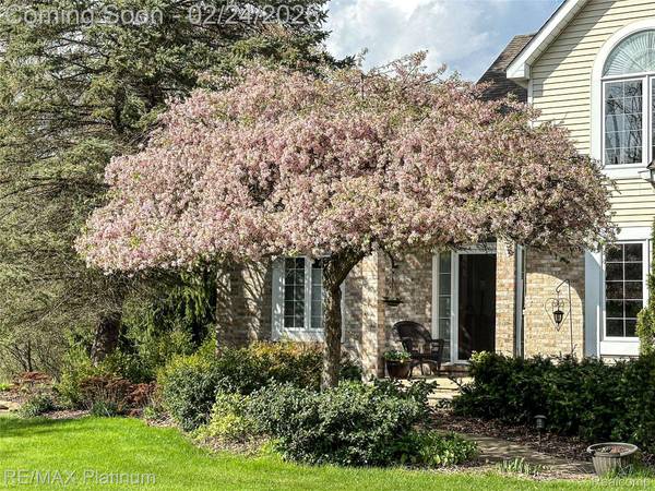 8868 Solitude DR, Brighton, MI 48116