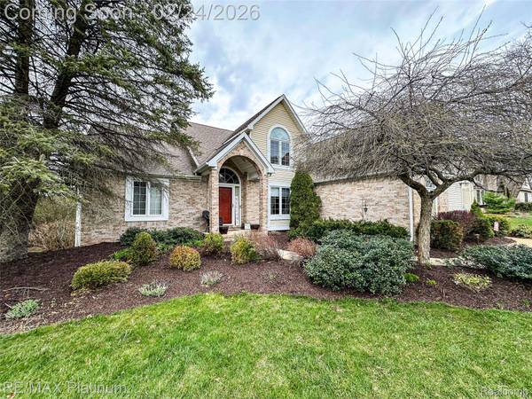8868 Solitude DR, Brighton, MI 48116