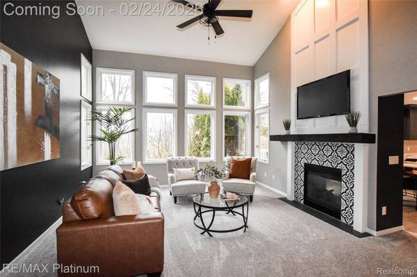 8868 Solitude DR, Brighton, MI 48116
