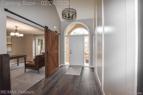 8868 Solitude DR, Brighton, MI 48116