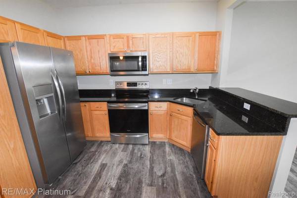 2180 KNOTTY PINE TRL, Howell Township, MI 48855