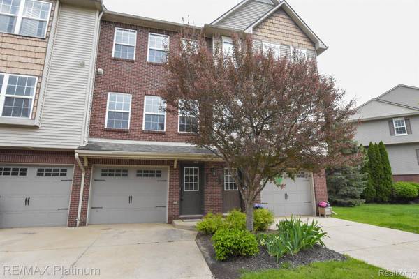 2180 KNOTTY PINE TRL, Howell Township, MI 48855