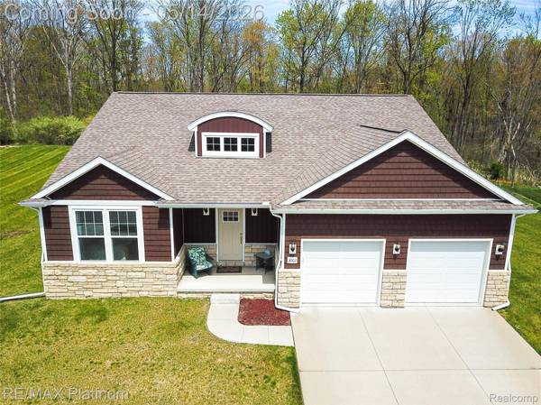 3003 Bogues View DR, Oceola Township, MI 48843