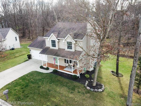 2049 LAUREL OAK DR