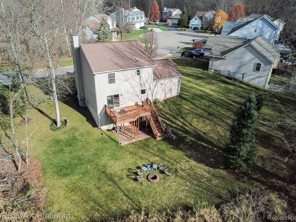 2049 LAUREL OAK DR, Oceola Township, MI 48855
