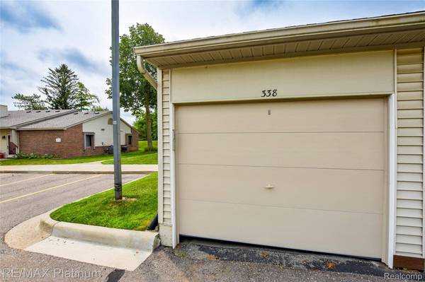 338 Spring Brooke DR, Brighton, MI 48116