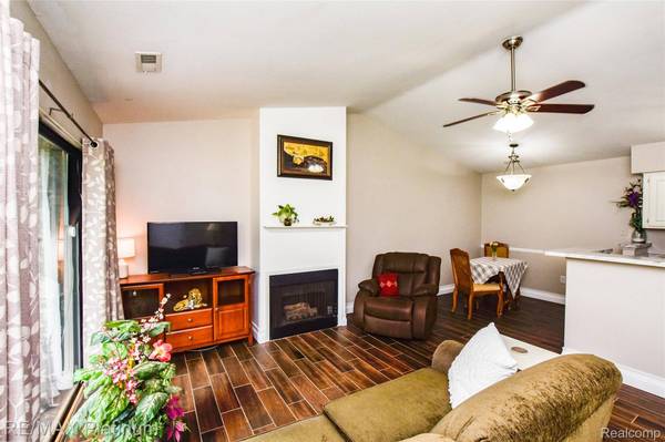338 Spring Brooke DR, Brighton, MI 48116