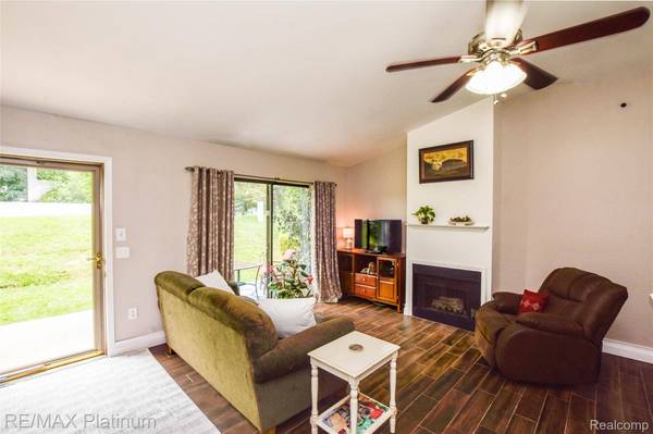 338 Spring Brooke DR, Brighton, MI 48116