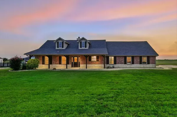 Modern Country Living Meets Luxury Comfort