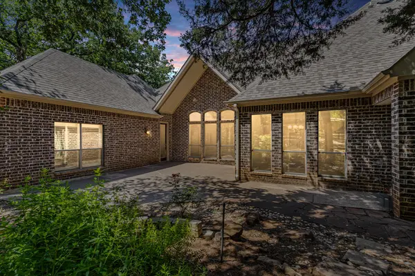 Oak Point Home on 1 Acre Near Lake Lewisville Now Under Contract