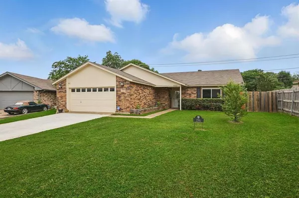 7501 Janetta Drive, North Richland Hills, TX 76180