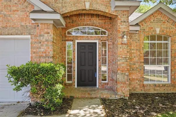 821 Pinnacle Circle, Lewisville, TX 75077