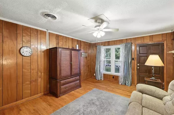 5121 Sabelle Lane, Haltom City, TX 76117