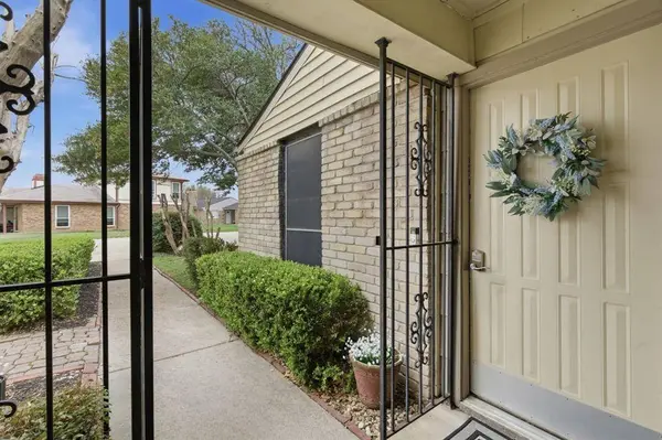 2253 Spicewood Lane, Carrollton, TX 75006