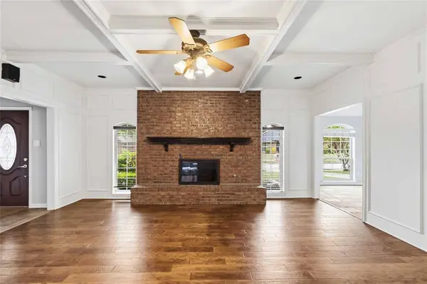 200 Sunny Crest Drive, Murphy, TX 75094