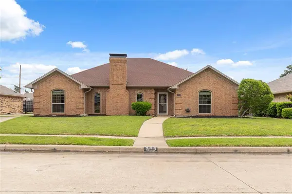 200 Sunny Crest Drive, Murphy, TX 75094